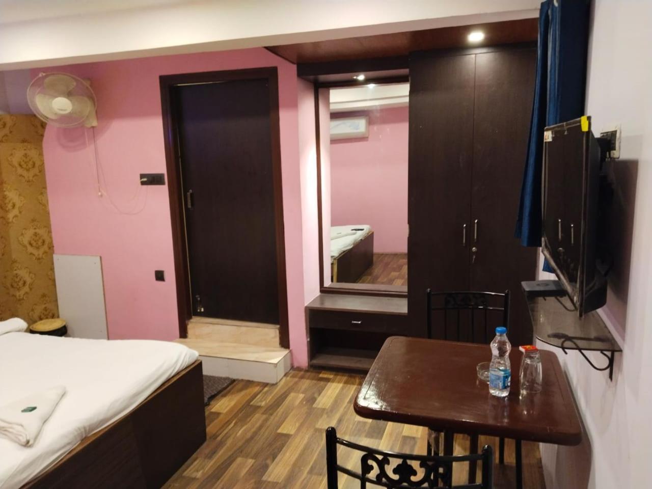 Hotel Ucs Calcutta Eksteriør billede